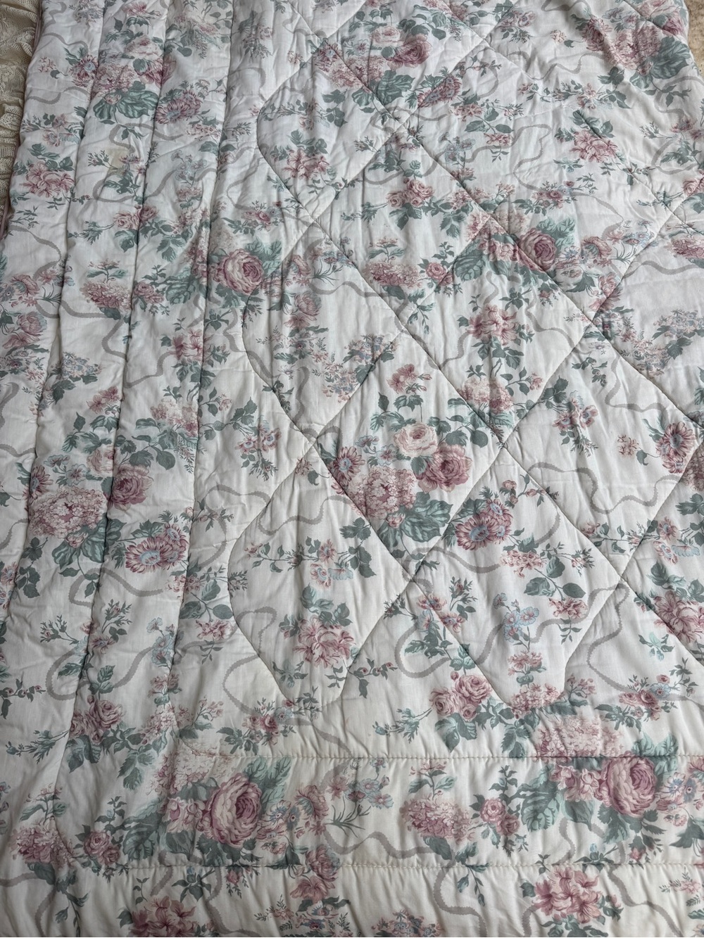 Vintage  70s 80s Floral Lace  Quilted Floral Comforter XLTwin/ Full